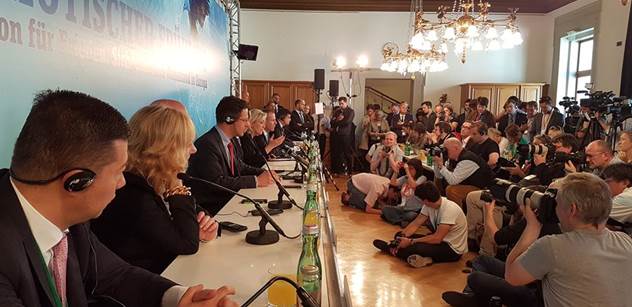 Hofer, Le Penová či Okamura se radí ve Vídni. Je zde i prudce aktuální vyjádření k situaci v Británii